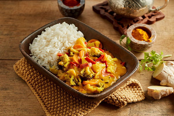 Gemüse in gelber Soße, dazu Reis